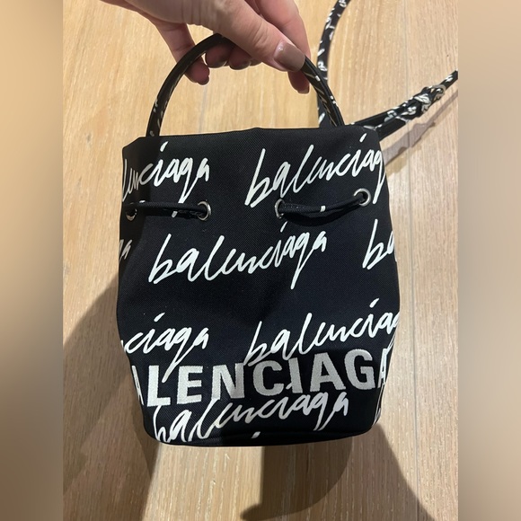 AUTHENTIC Balenciaga bucket bag - comes with long strap - Picture 2 of 3